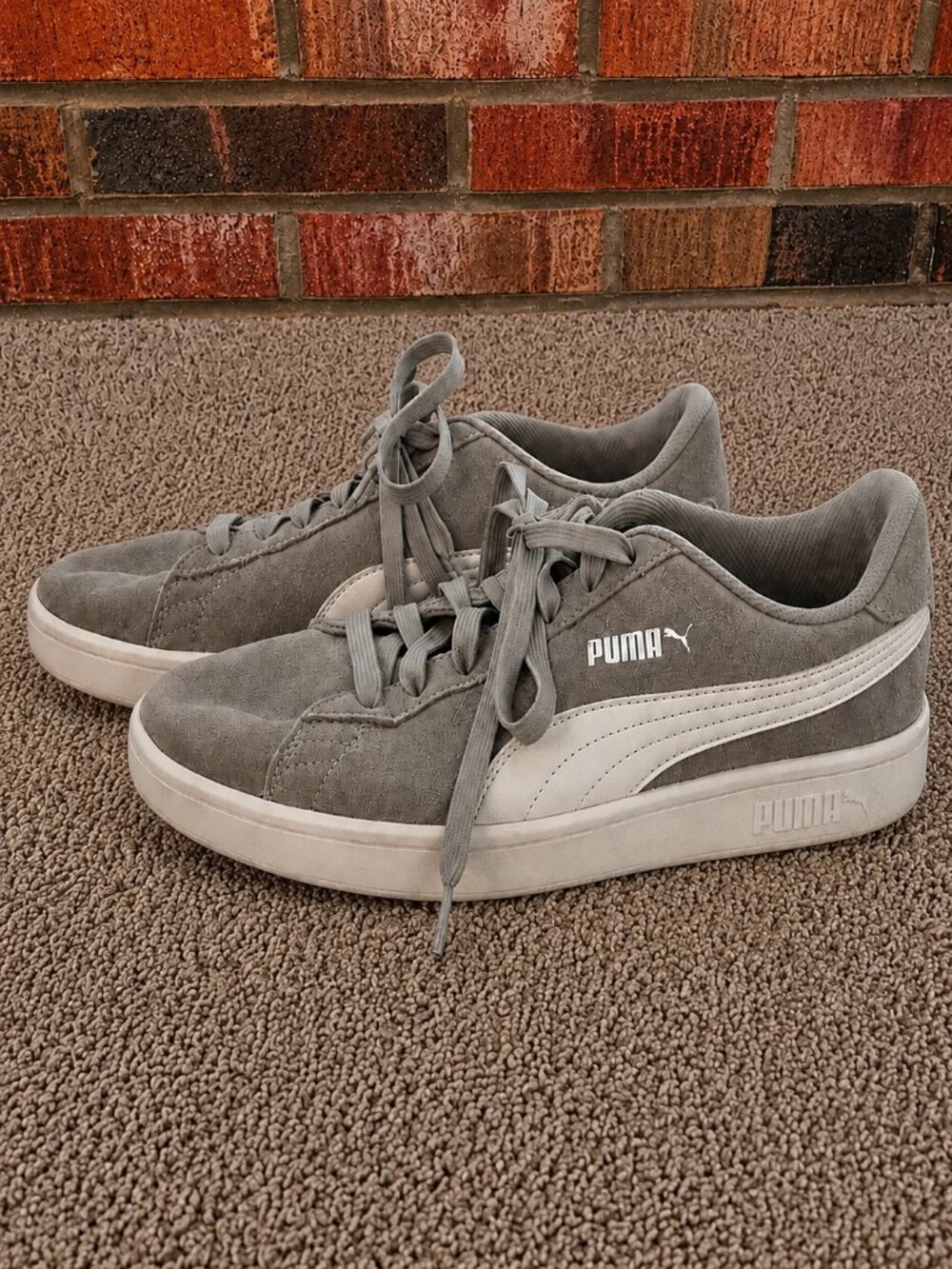 Puma Smash v2 Gray Suede Sneakers Men Size 10 Low Top Shoes